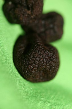 Kara vahşi yaz trüf mantarları aile veremlerini kapatır botanik modern kalite büyük boy arka plan baskı mutfak dekorasyonu