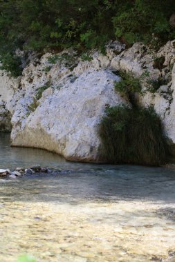 Yunanistan 'ı keşfeden Acherontas nehri yaz tatillerinde Yunanistan' ın doğasında yüksek kalite büyük metal baskılar barındırıyor.