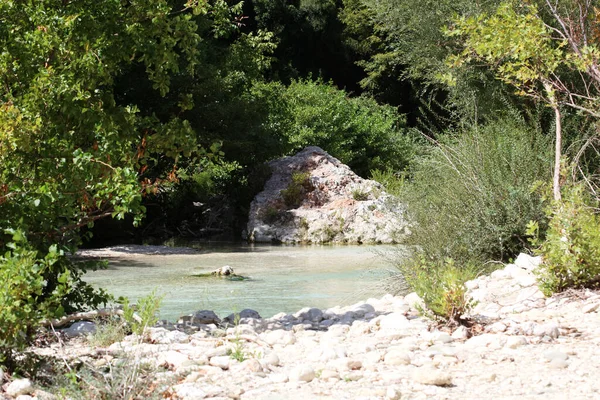 ギリシャの休日の気分を探索するアケロント川夏旅行素晴らしいギリシャの自然景観背景で高品質の大きなサイズのプリント — ストック写真