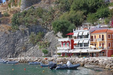 Parga kenti Yunanistan Güzel eski renkli bina keşfi Arka planda seyahat yüksek kaliteli baskılar