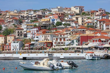 Parga kenti Yunanistan Güzel eski renkli bina keşfi Arka planda seyahat yüksek kaliteli baskılar