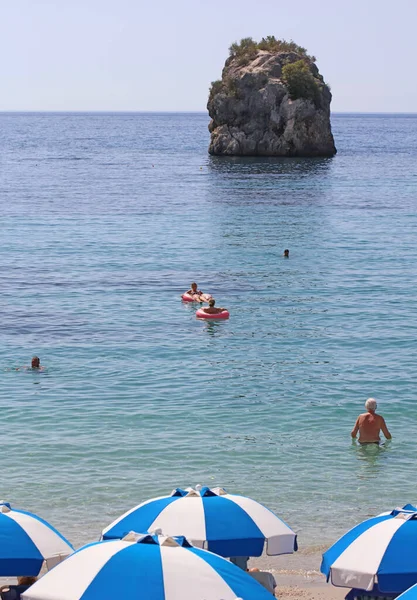 Parga, Yunanistan, 12 Eylül 2022. Arka plan baskılarını araştırıyoruz.
