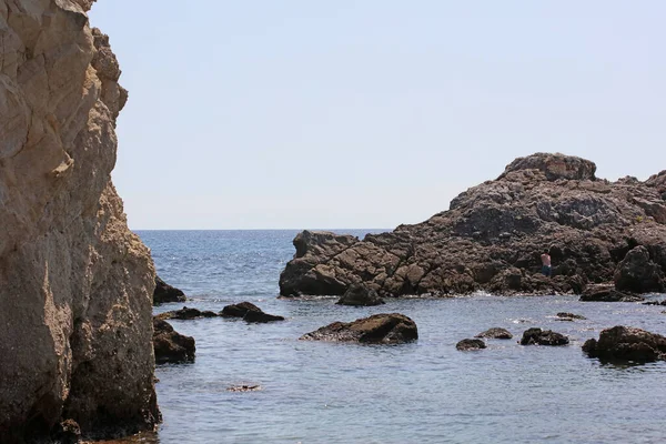 Yunanistan 'ı gezen güzel Parga plajı yaz tatillerinde arka planda yüksek kaliteli büyük boy baskılar