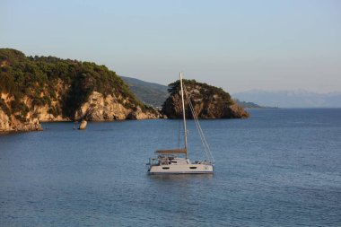 Preveza yakınlarındaki güzel mavi Skala plajı Yunan seyahat eden modern arka plan yüksek kaliteli büyük boy baskılar