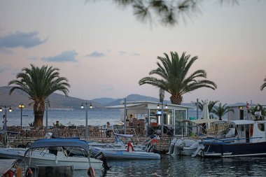 Sarande, Arnavutluk, 16 Eylül 2022 Manzara insanları ve güzel şehir yaz atmosferlerini keşfeden yüksek kalite büyük boy seyahat baskısı