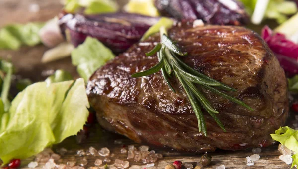 Steak on wood — Stock Photo, Image