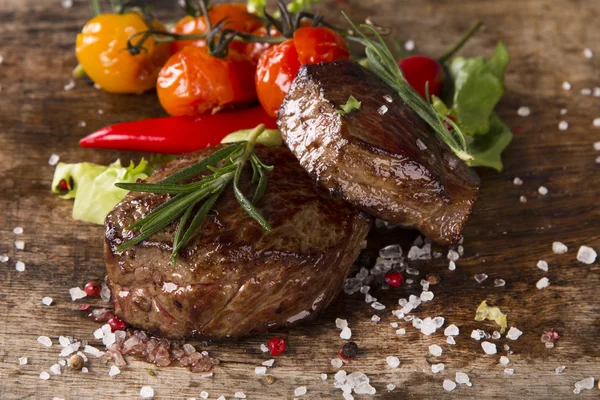 Steak on wood — Stock Photo, Image