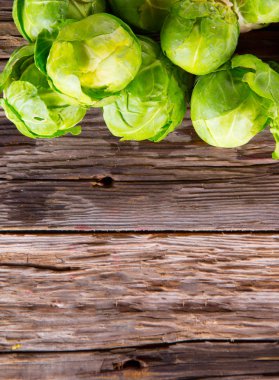 ahşap üzerine taze sebze