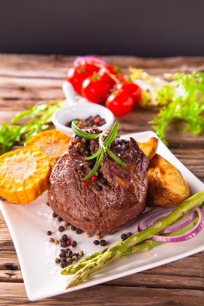 Frisches Steak — Stockfoto