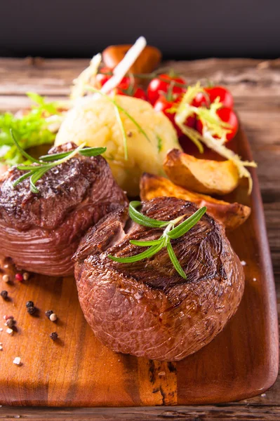 Frisches Steak — Stockfoto