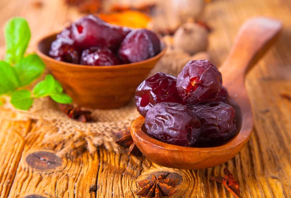 Fruta sobre madera — Foto de Stock