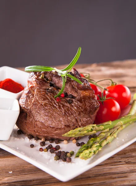 Frisches Steak — Stockfoto