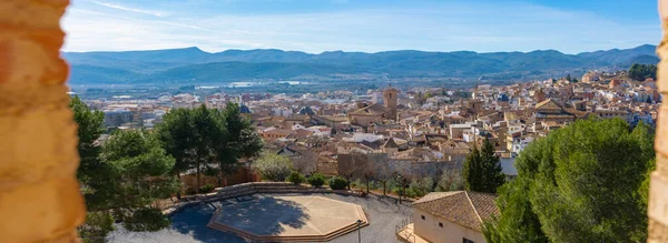 Segorbe, Castellon, İspanya. Şehrin panoramik görüntüsü Yıldız Kalesi 'nden, duvarın siperlerinden