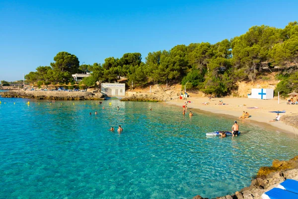 Calvia Mallorca 西班牙 2022年7月18日 在帕尔马市附近的西伊尔提斯海岸的Comtessa海滩 光秃秃的独木舟学校 — 图库照片