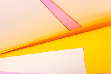 Soyut geometrik açık pembe ve sarı gölgeler boş kağıt arkaplan. Metin tasarımı için desenli tuval ögesi, tebrik kartı, kopyalama alanı olan şablon