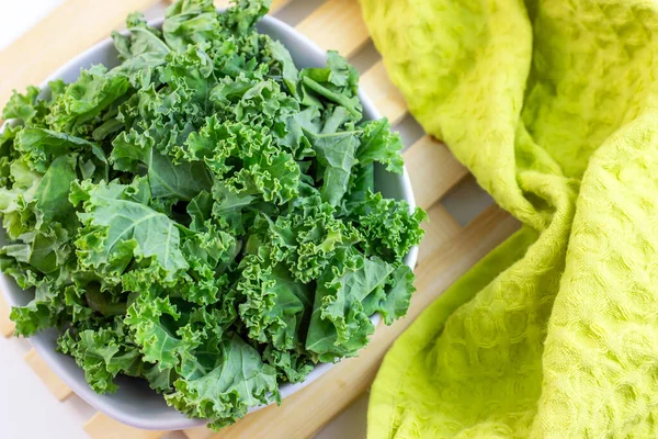 Top View Fresh Green Curly Cabbage Kale Salad Leaves Cut — Stock Photo, Image