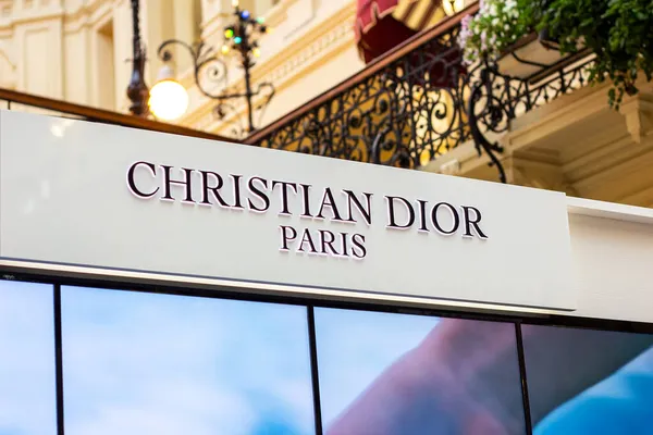Moscow Russia Ağustos 2021 Hristiyan Dior Paris Alışveriş Merkezinin Vitrinindeki — Stok fotoğraf