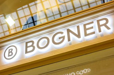 MOSCOW, RUSSIA - 10 AĞUSTOS 2021: Bogner marka perakende satış mağazası logosu.
