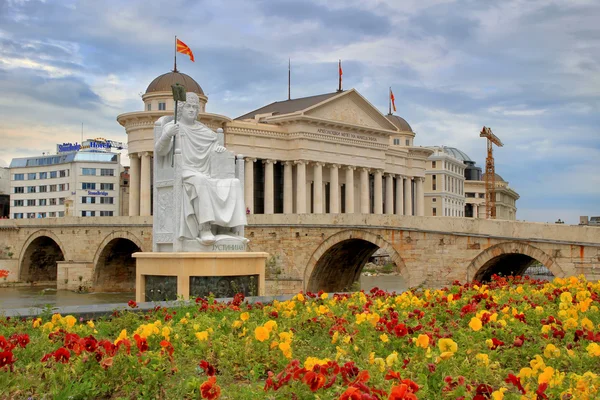 Justinian Arkeoloji Müzesi önünde