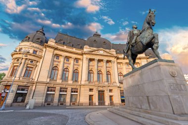 Calea Victoriei, Ulusal Kütüphane. Romanya ve Bükreş, bulutlu mavi gökyüzü