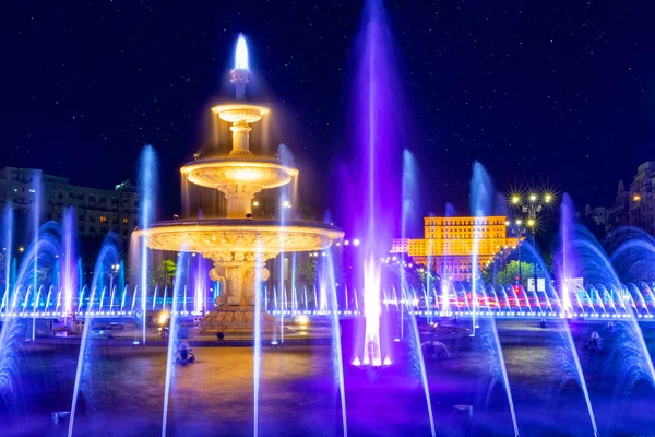 Bükreş, Romanya - Unirii Meydanı 'ndaki Çeşme. 