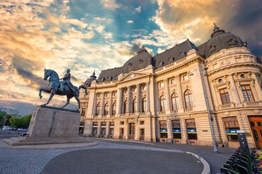 Bükreş gün batımında. Calea Victoriei, Milli Kütüphanesi