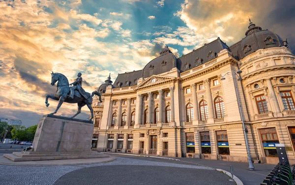 Bükreş gün batımında. Calea Victoriei, Milli Kütüphanesi