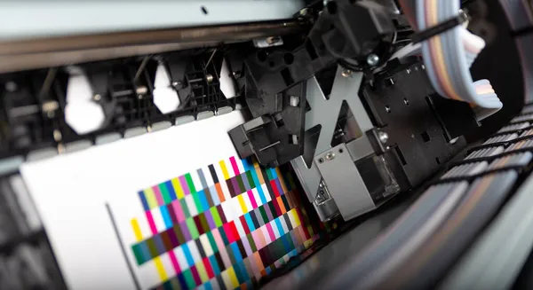 Drukarka Atramentowa Jet Print Maszyna Drukująca Kolorowe Łaty Kontroli Zarządzania — Zdjęcie stockowe