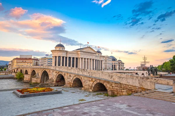 Skopje Macédoine Nord 2020 Pont Pierre Derrière Musée Archéologie Coucher — Photo