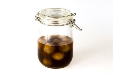 kavanoz içinde ev yapımı soğan turşusu