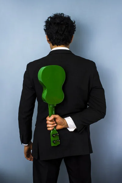 Geschäftsmann mit Ukulele — Stockfoto