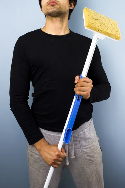 Man met mop — Stockfoto