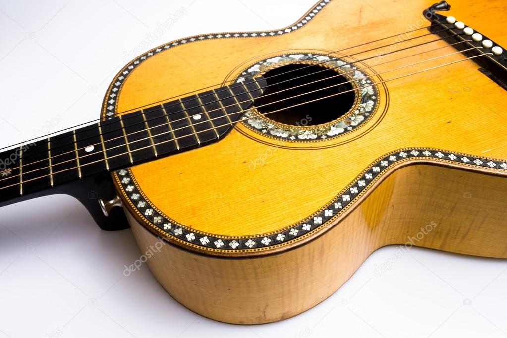 Geaccepteerd Oswald duizelig Oude akoestische gitaar detail ⬇ Stockfoto, rechtenvrije foto door ©  lofilolo #26517171