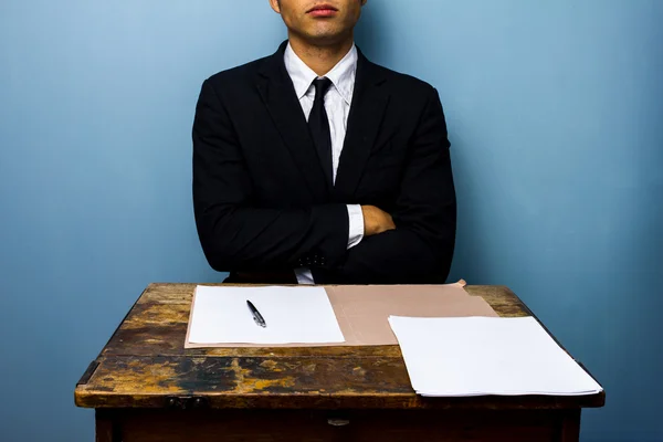 Businessman refusing to sign documents — Stock Photo, Image