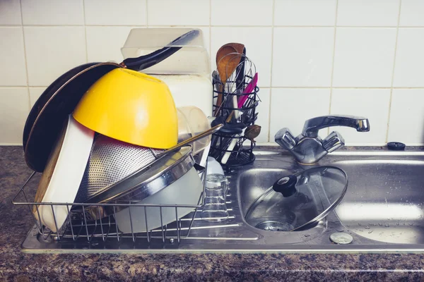 Dishes drying next to kitchen sink — Stock Photo, Image