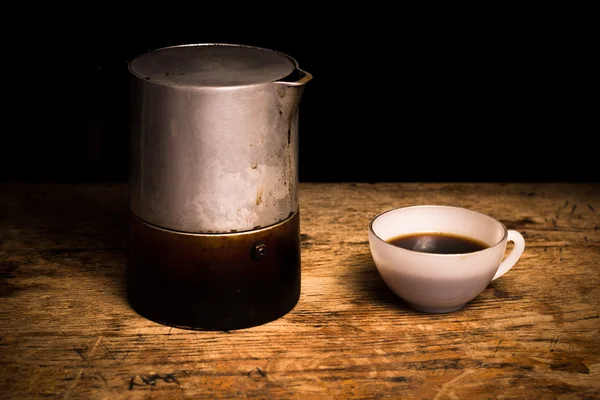 Freshly brewed coffee and moka pot — Stock Photo, Image