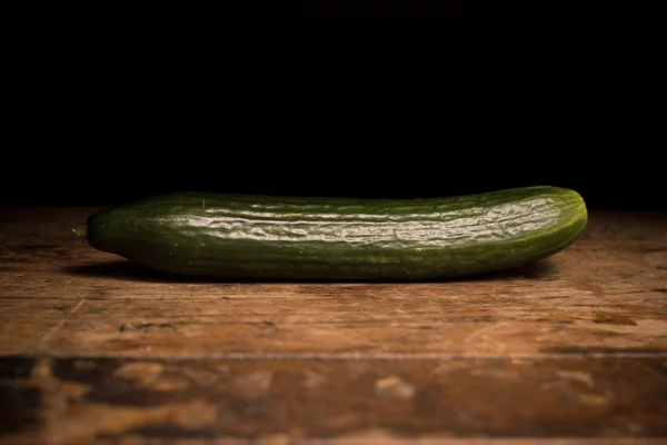 Великий і довгий огірок — стокове фото