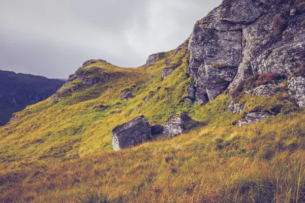 Skály na vrcholu hory — Stock fotografie