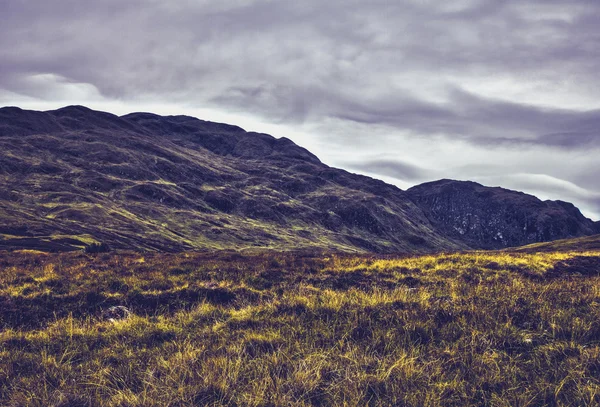 O cume de Tarmachan visto do parque nacional de Lawers, Escócia — Fotografia de Stock