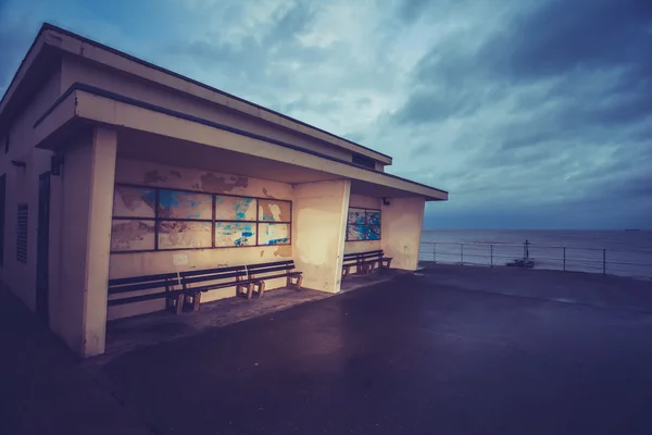 Old building on promenade next to the sea — Stock Photo, Image