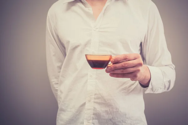 Eine Tasse Kaffee trinken — Stockfoto