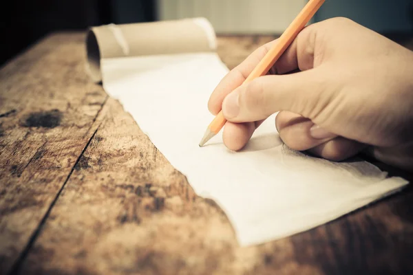 Escribir en un rollo de papel higiénico —  Fotos de Stock