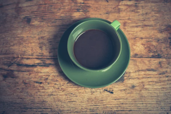 Taza de café negro en la mesa — Foto de Stock