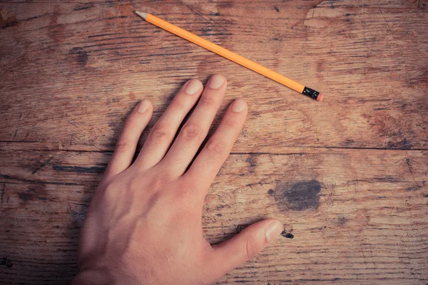 手和铅笔 — 图库照片