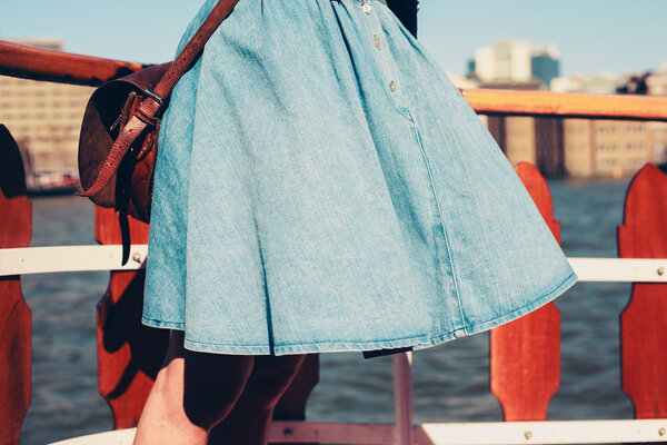 Юбка, дующая на ветру
