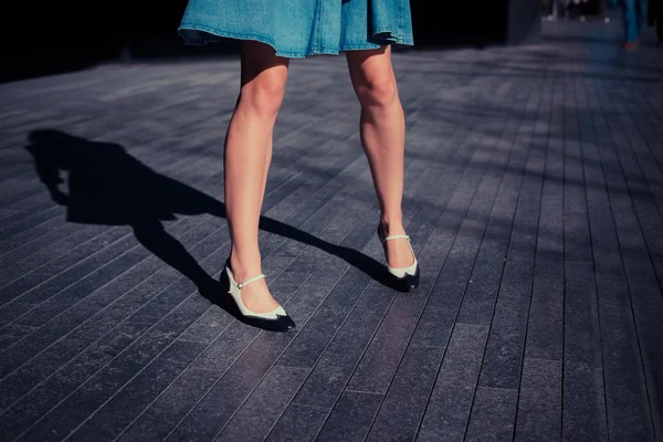 Young woman in skirt standing in the street — Stock Photo, Image