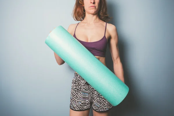 Athletic young woman with foam roller — Stock Photo, Image