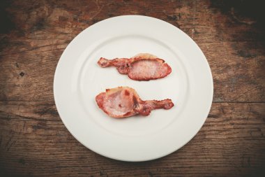 pastırma bir plaka üzerinde