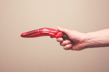 kırmızı biber holding