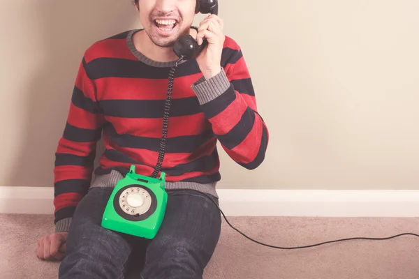 Homem feliz ao telefone — Fotografia de Stock